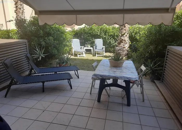 Spiaggia Serena - con giardino e box a 10 mt dal mare