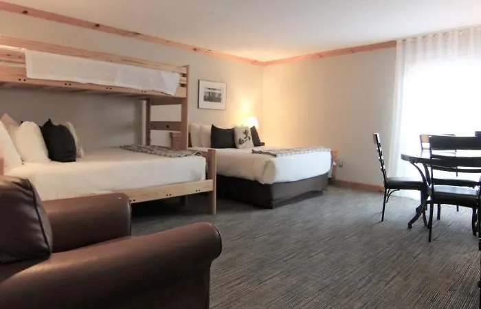Selkirk Lodge