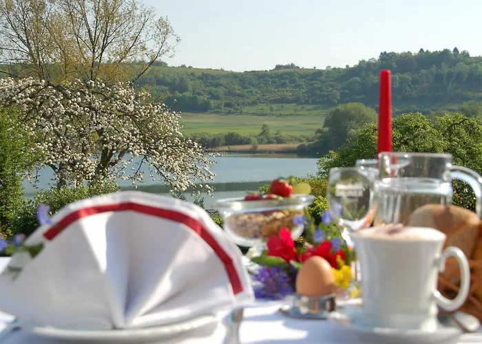 Hotel-Ferienwohnungen Cafe Maarblick