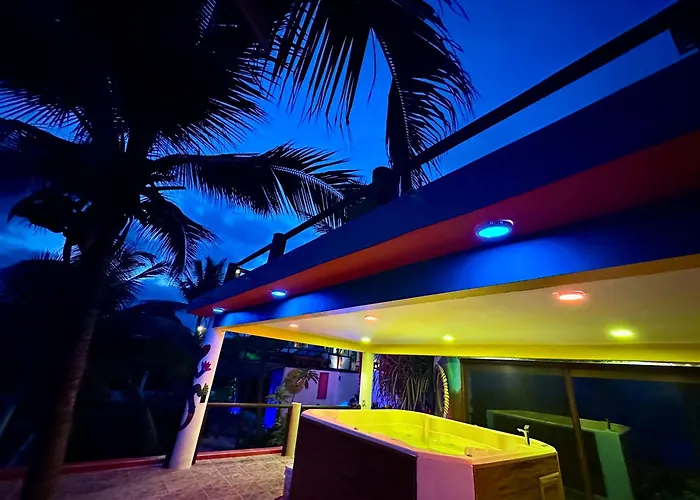 Beachfront Paradise Boutique Hotel - Alebrijes Jacuzzi Suits