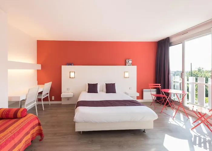 Logis Latitude Ouest Hotel Restaurant & Spa