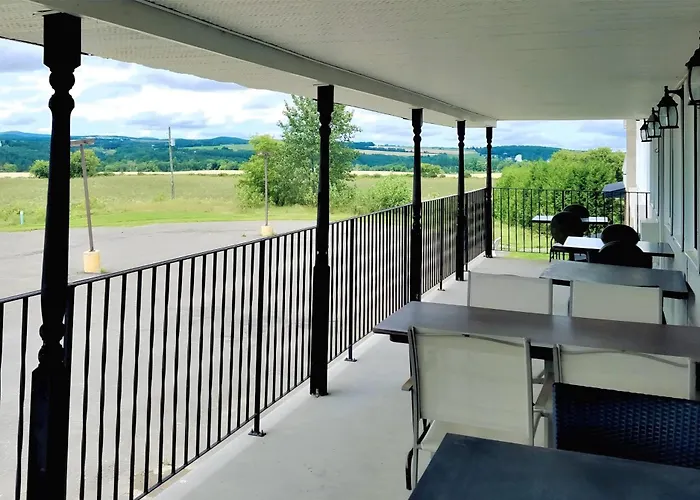 Florenceville Inn, Restaurant & Pool
