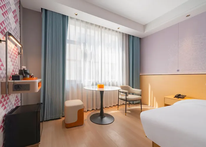 Zhangjiajie Borrman Hotel 300 Meters To National Forest Park East Gate-English Butler Service-Free Gym And Luandry-Tickets Reserve-Shuttle Service-Personal Itinerary Service-Buffet Breakfast