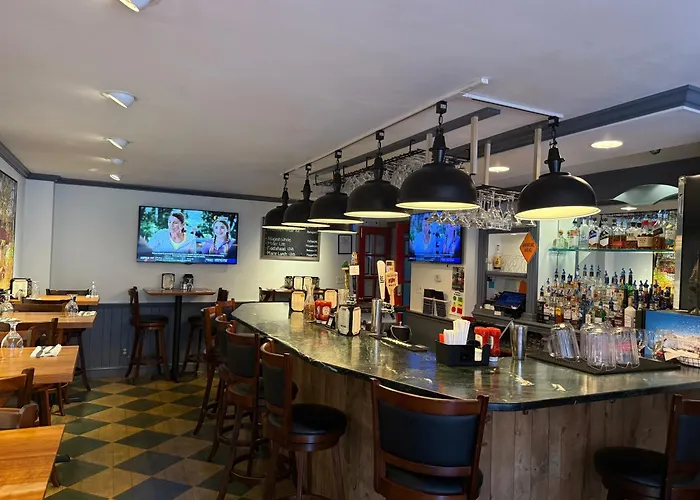 The Four Columns Inn & 1832 Tavern