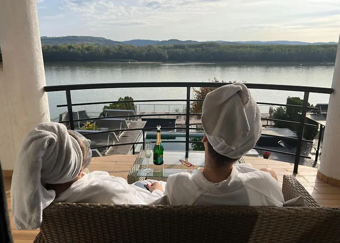 Panorama Aqualux Riverfront Guesthouse