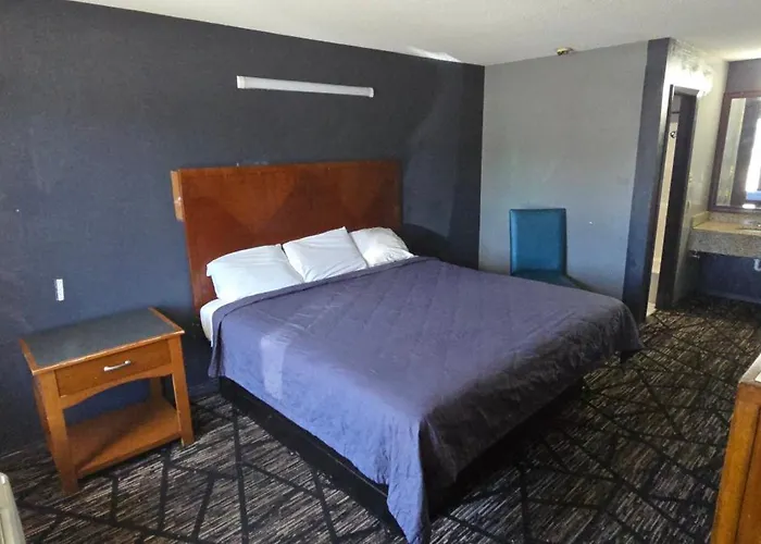 C Town Inn And Suites