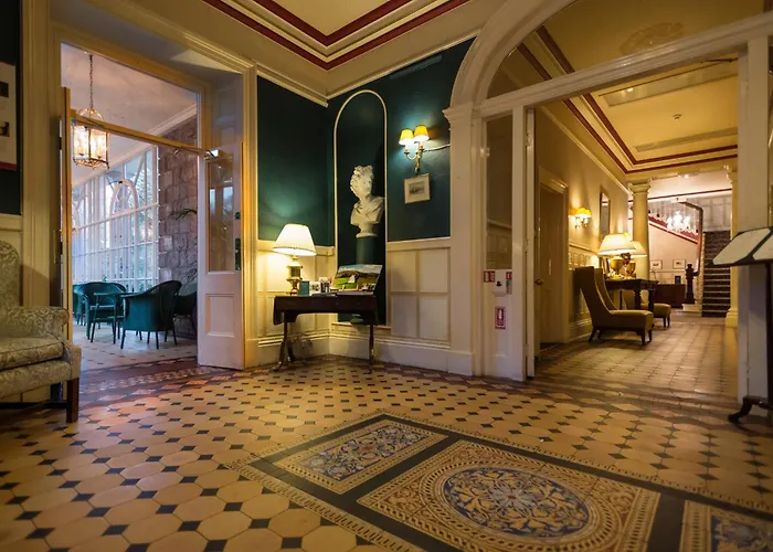 Macdonald Leeming House