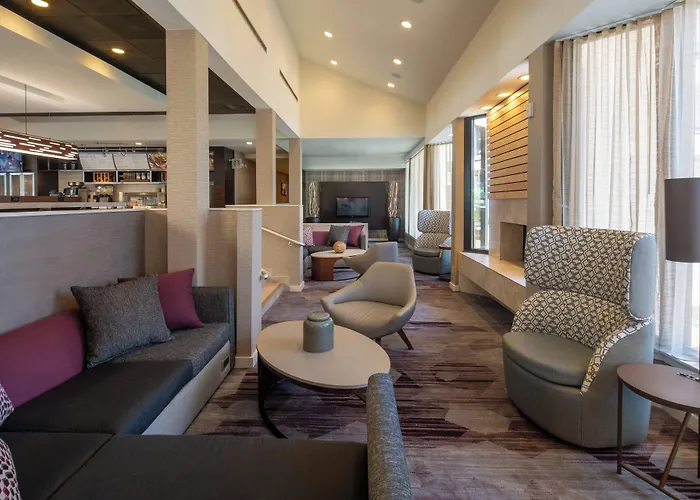 Courtyard By Marriott Memphis East/Park Avenue