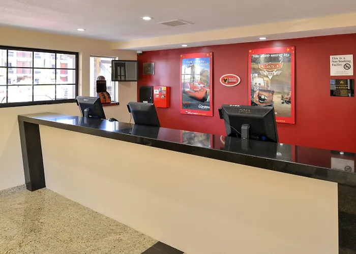 Best Western Plus Raffles Inn & Suites
