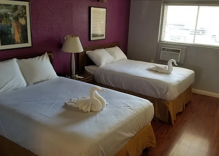 Santa Fe Inn - Pueblo