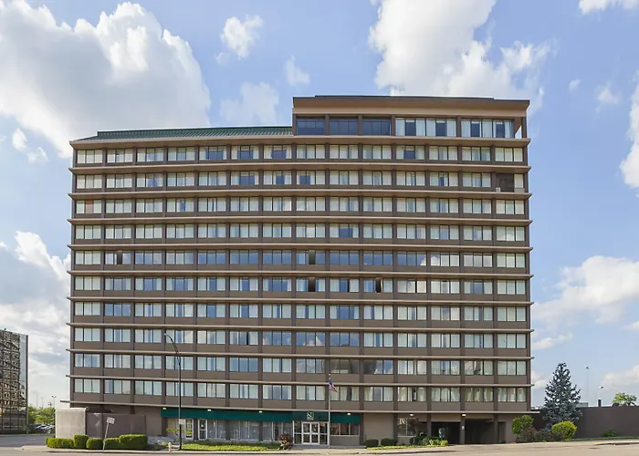 Quality Inn & Suites Cincinnati Downtown Area