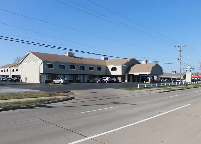 Days Inn By Wyndham Davenport Ia