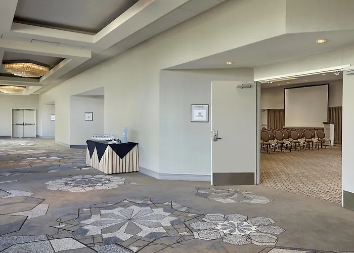 Sheraton Vancouver Guildford Hotel