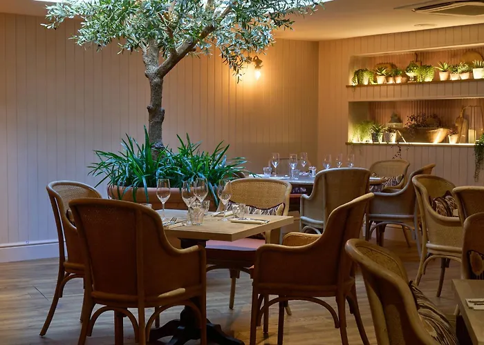 The White Horse - A Heartwood Inn