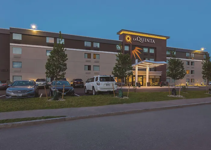 La Quinta Inn & Suites By Wyndham Portland Dt Maine Med