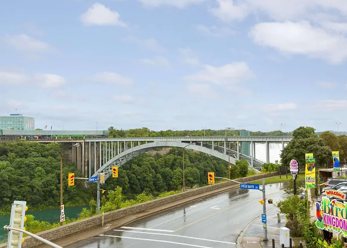 Travelodge By Wyndham Niagara Falls Fallsview
