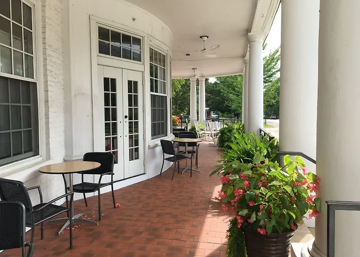 Historic Boone Tavern