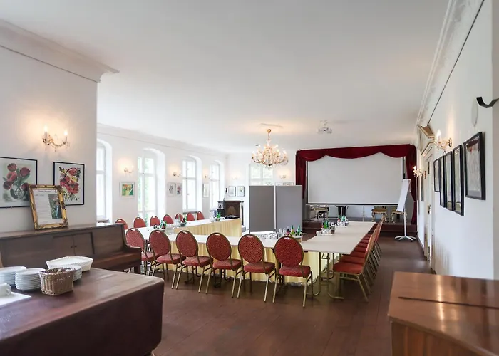 Hotel Schloss Grochwitz (garni)