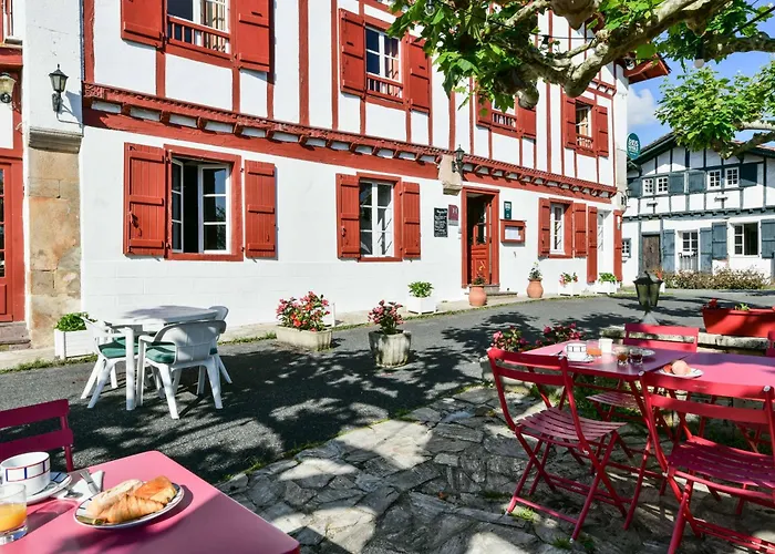 Logis Hotel Baratxartea