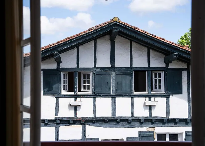 Logis Hotel Baratxartea