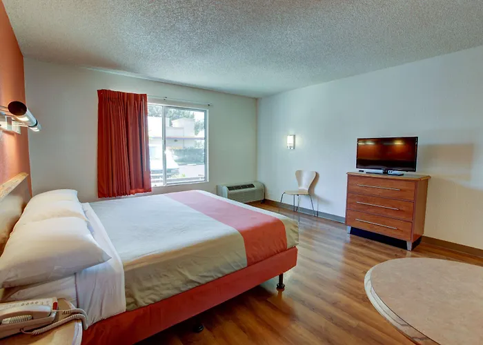 Motel 6-Santa Ana, Ca - Irvine - Orange County Airport