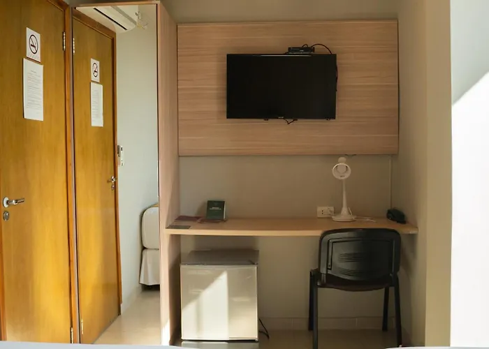 Mako'S Hotel