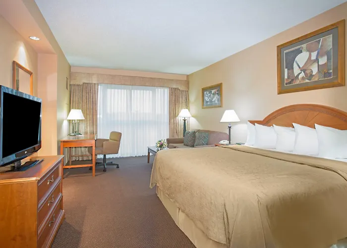 Hotel Topeka At City Center