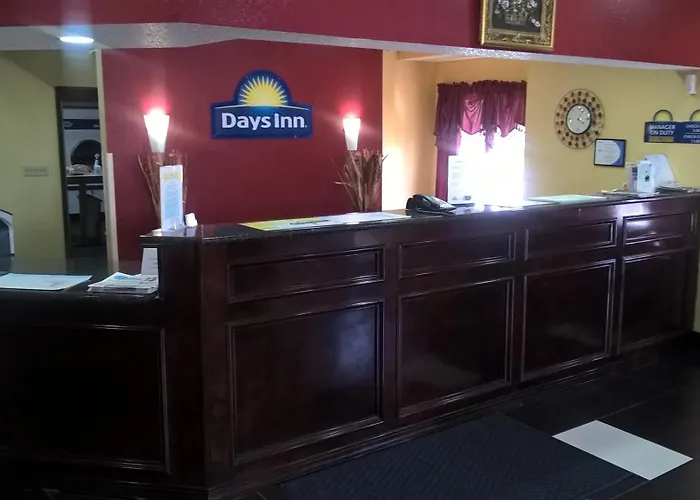 Days Inn & Suites By Wyndham Hutchinson