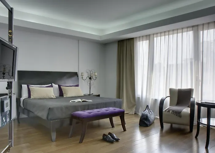 Broadway Hotel & Suites