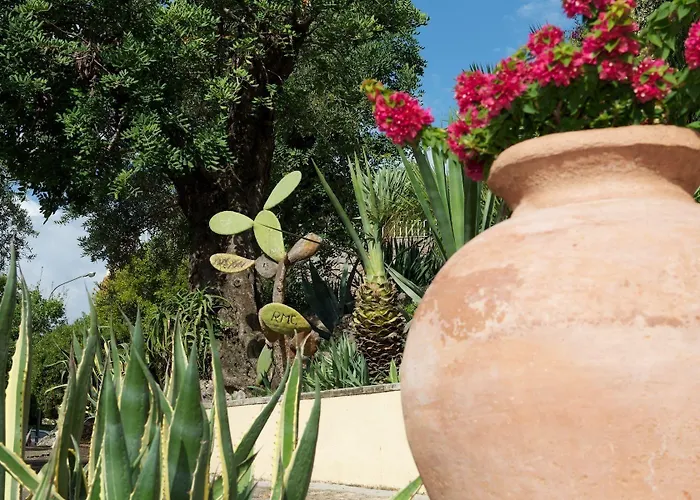 Romantic Hotel & Restaurant Villa Cheta Elite