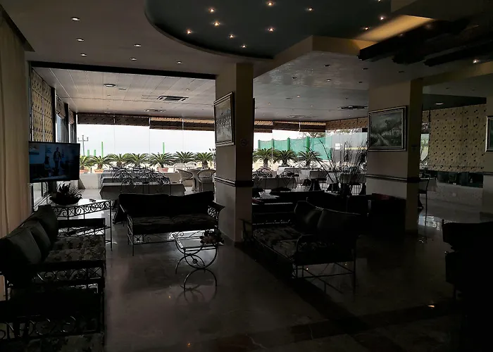 Holiday Suites Hotel & Beach Resort