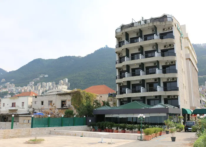 Holiday Suites Hotel & Beach Resort