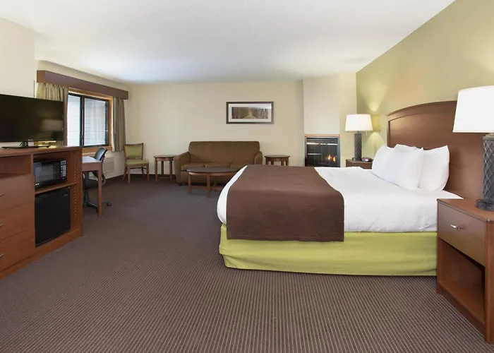 Cobblestone Hotel & Suites - Wisconsin Rapids