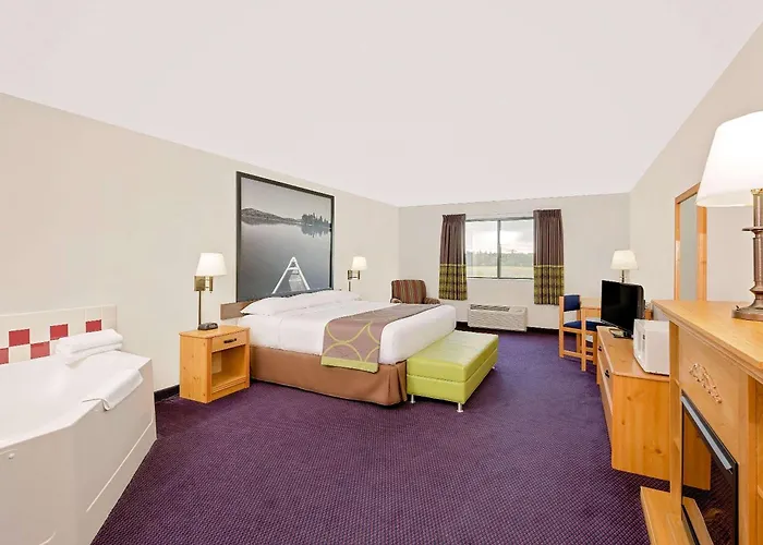 Super 8 By Wyndham St. James