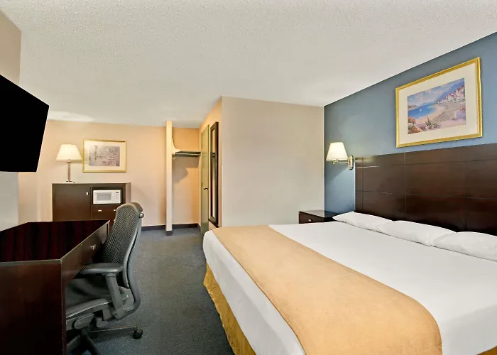 Super 8 By Wyndham Milford/New Haven