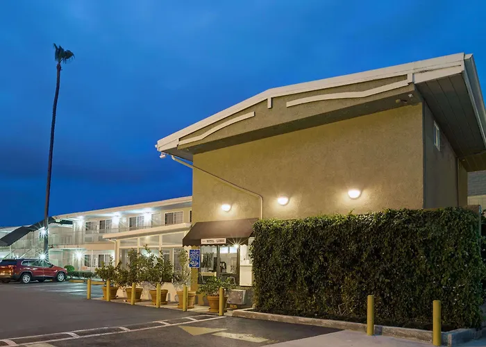Super 8 By Wyndham Los Angeles-Culver City Area