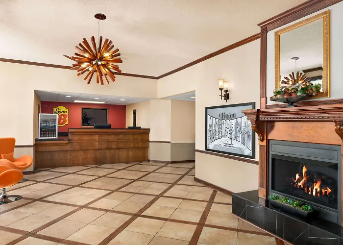 Super 8 By Wyndham Clinton