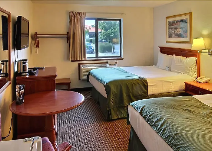 Days Inn & Suites By Wyndham Traverse City