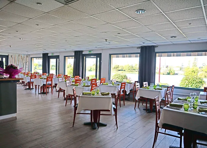 Logis - Hotel & Restaurant Des Lacs Paris Sud