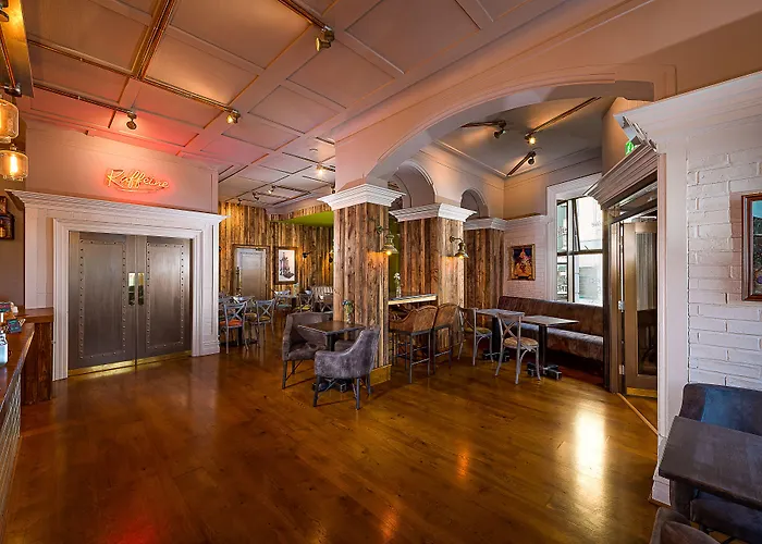 Queens Hotel
