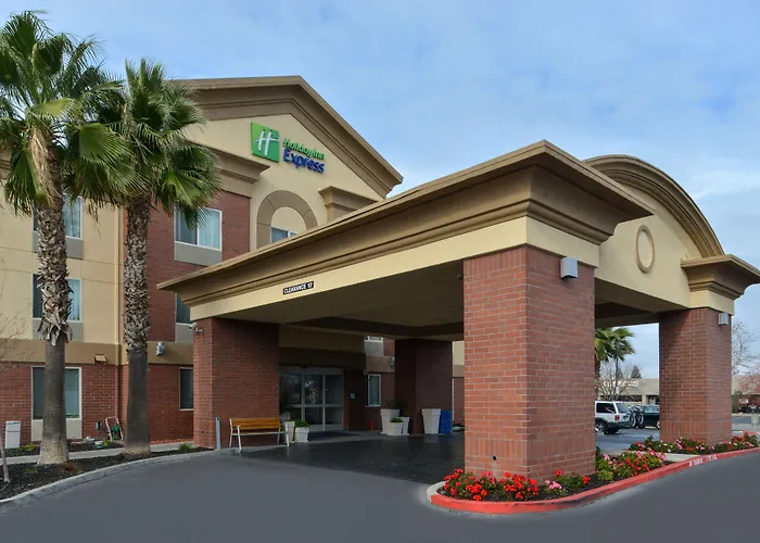 Holiday Inn Express Woodland By Ihg