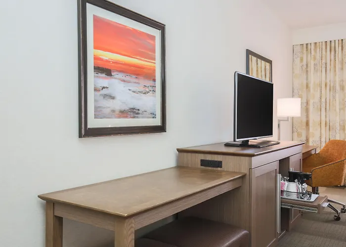 Hampton Inn & Suites Camarillo