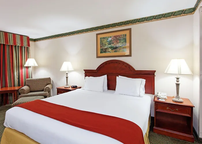 Holiday Inn Express & Suites Tupelo By Ihg