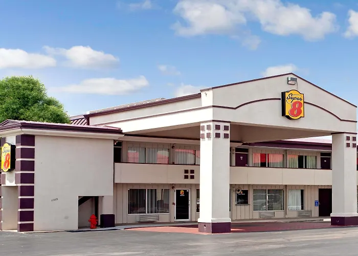 Super 8 By Wyndham Oklahoma/Frontier City