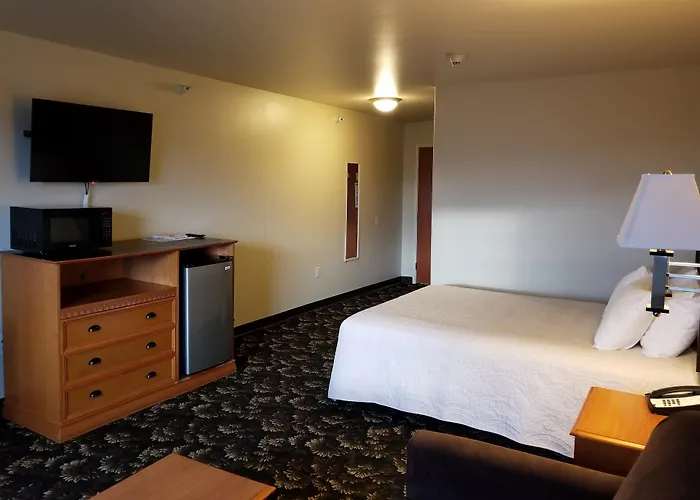 Grand View Inn & Suites