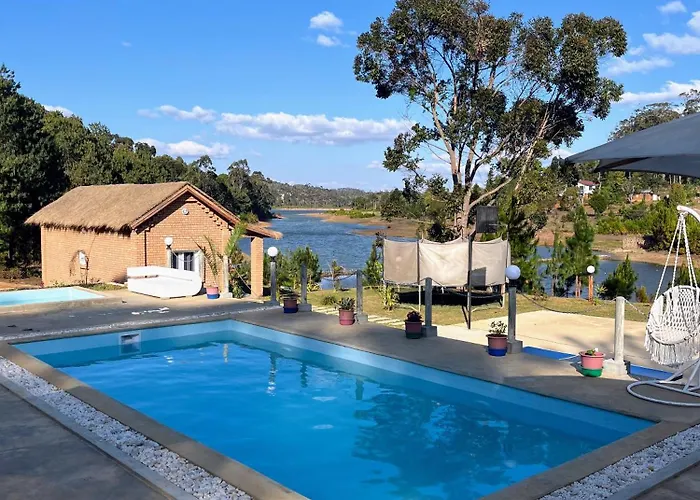 La Casa Di Mantasoa - Lodge By The Lake