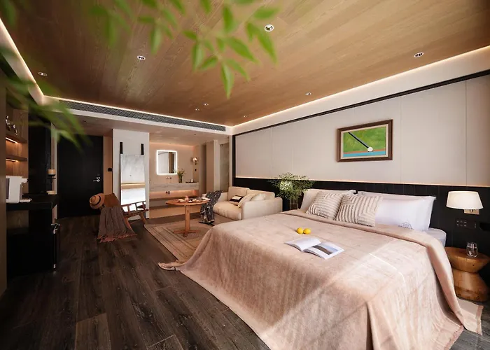 Dali Yuanlu Hanging Garden Hotel, Located In The Center Of Dali Old City, Has Rich Cultural Heritage, Convenient Travel, Butler Service, Free Parking, Free Breakfast, Afternoon Tea, Coffee, Mini Bar, And Traditional Chinese Tea