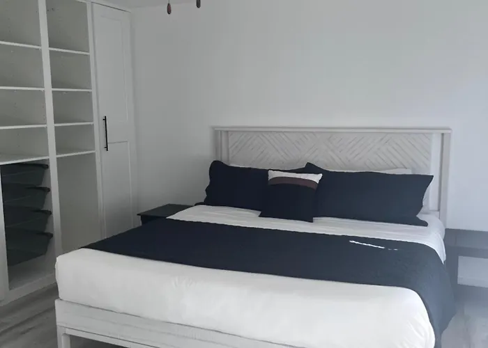 Hidden Hideaway-7Mile-2Bed2Bath-Pool -Kingbed