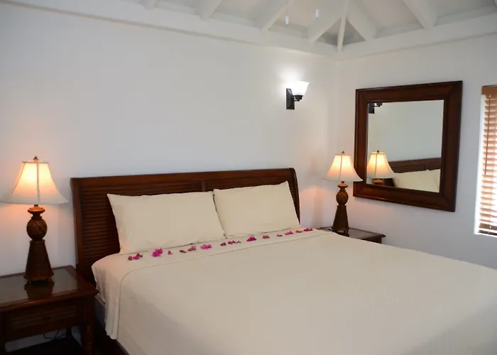 Shoal Bay Villas