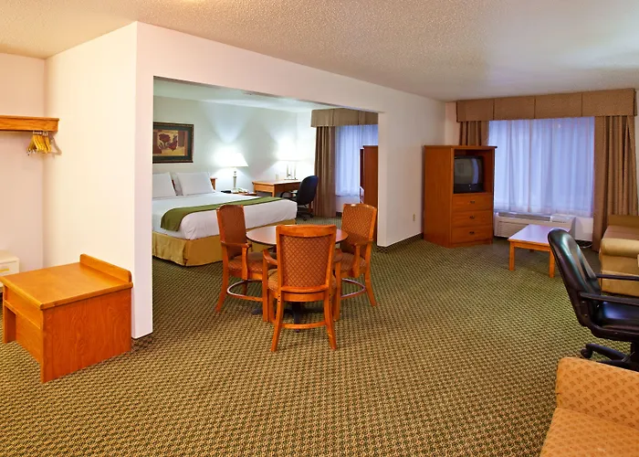 Holiday Inn Express & Suites Logan, An Ihg Hotel